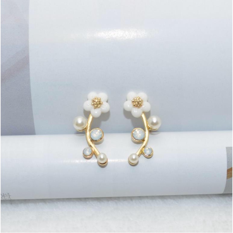 Anting wanita model silver gold korea terbaru bentuk bunga cantik imut lucu terlihat dewasa