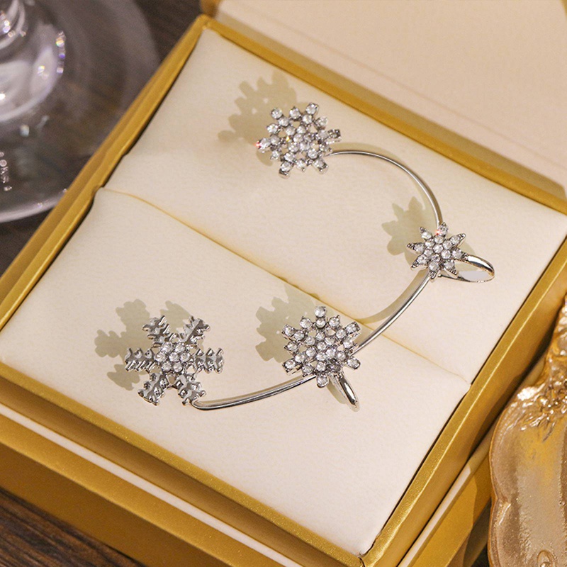 Fancyqube 1pc Anting Klip Desain Snowflake Aksen Kristal Warna Emas Silver Untuk Wanita