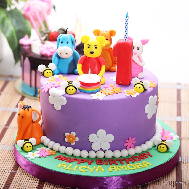 

Kue Ulang Tahun Winnie the Pooh / Diameter 20 cm / Fondant