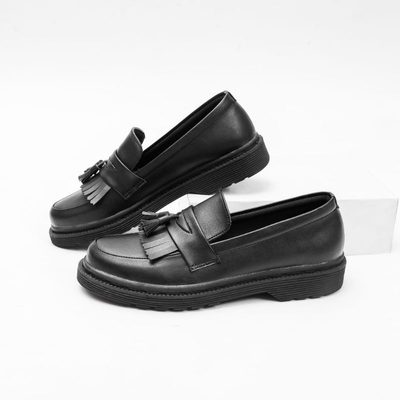 Sepatu Slip on pria &quot;BIAN MEN&quot; Sepatu slip on pria original/sepatu slip on pria casual/Sepatu dockmart/sepatu slip on pria hitam/sepatu pria/sepatu pria keren/sepatu pria slip on formal/sepatu pria slip on loafers/