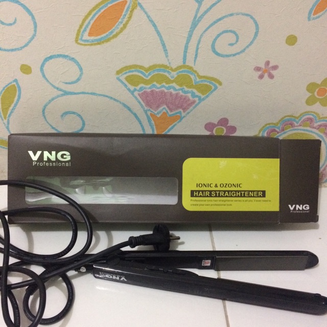 HAIR STRAIGHTENER VNG