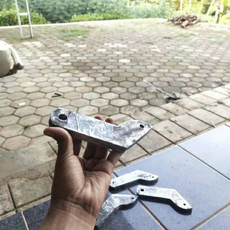 peninggi penggeser skok belakang c70