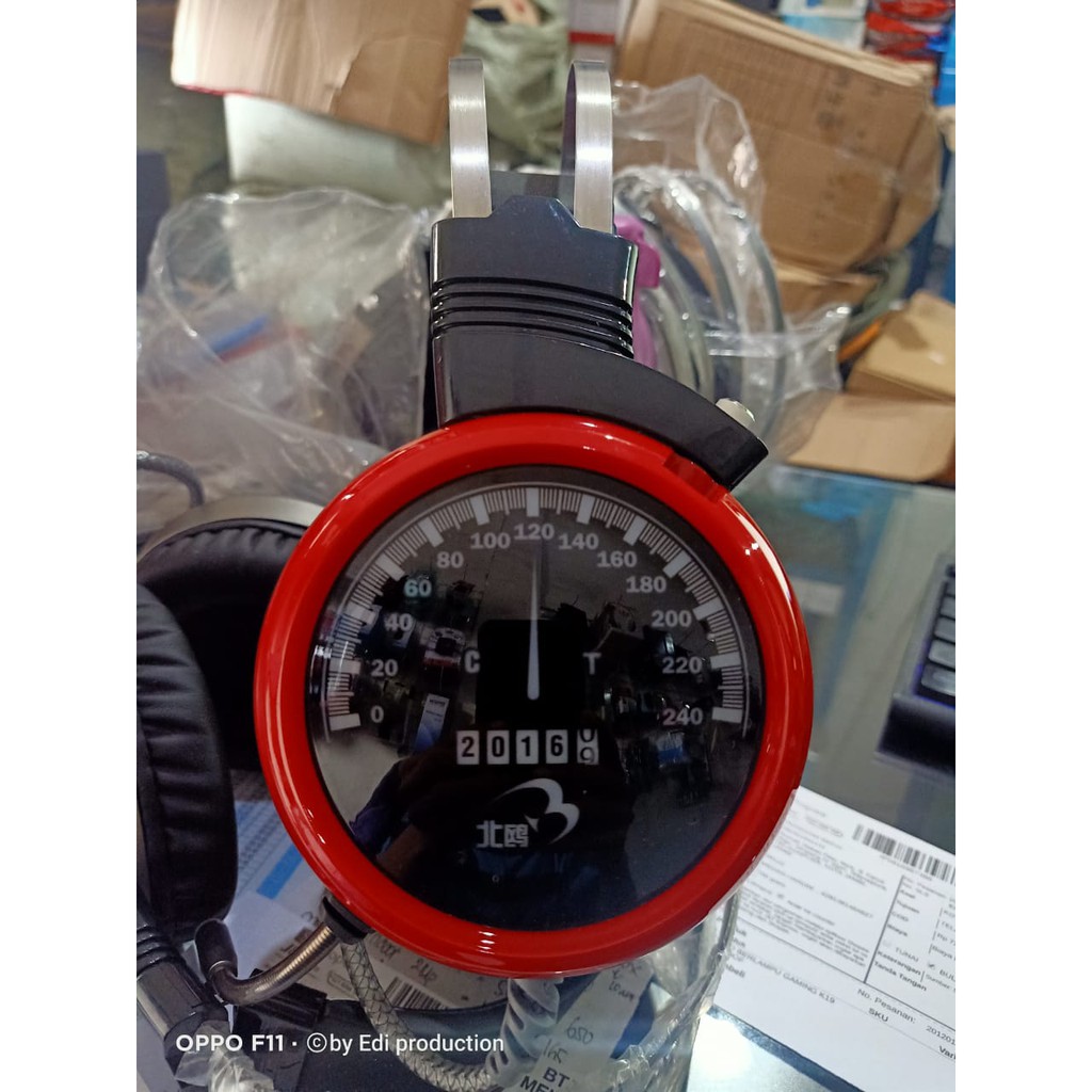 Headset gaming berlampu