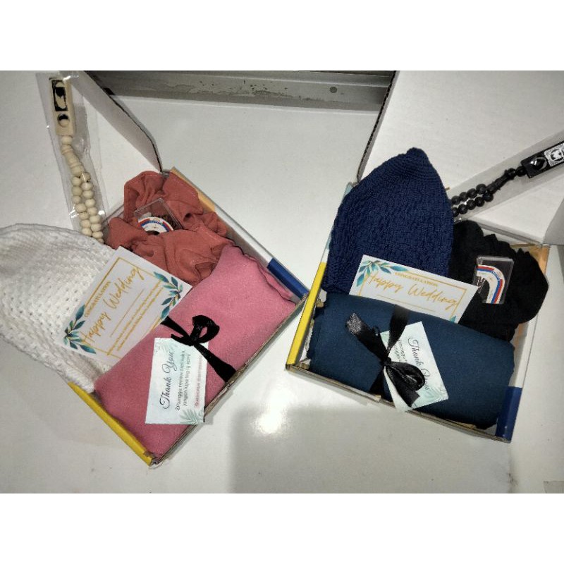 

HAMPERS GIFT BOX HADIAH COUPLE