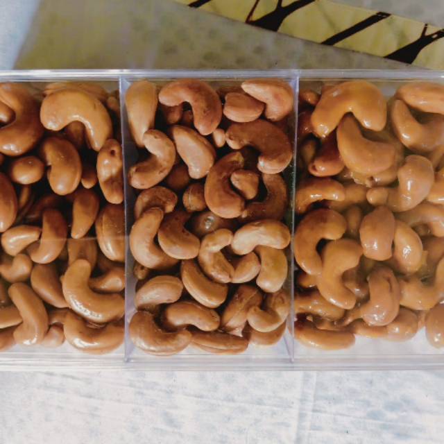 

Kacang mede cemilan