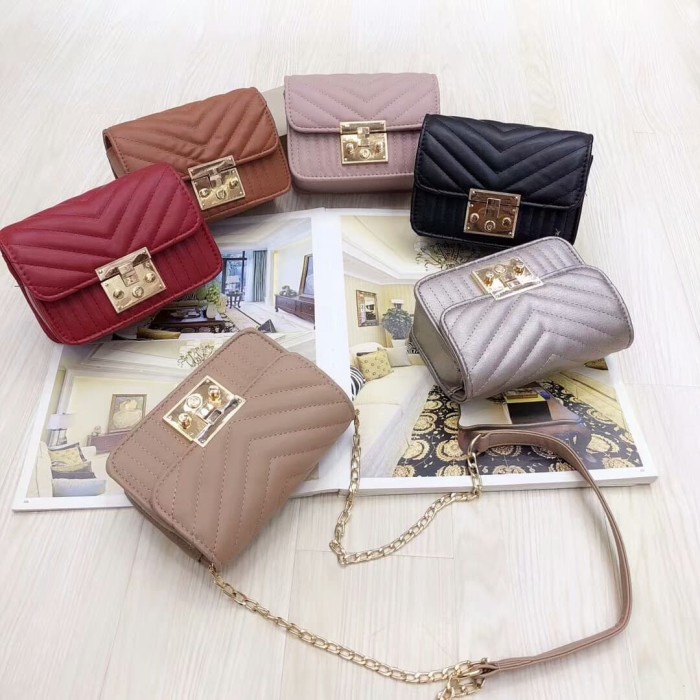 Tas Selempang Wanita / Tas Jalan Jalan