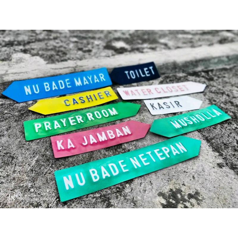 

arrow sign - papan penunjuk arah - papan nama - papan jalan - sign