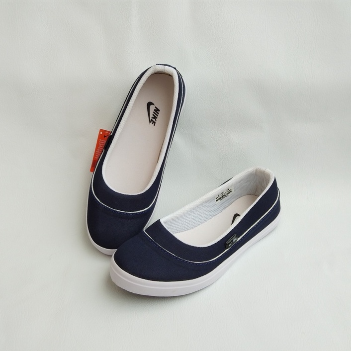 SEPATU WANITA SLIP ON  05 NAVI PUTIH.SEPATU FLAT.SEPATU SLIP ON TERBARU DAN TERLARIS