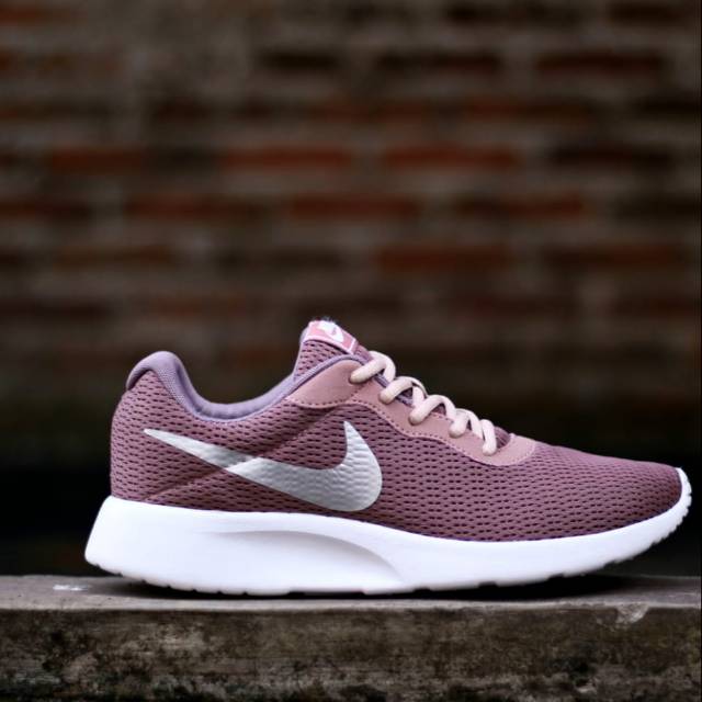 nike tanjun burgundy