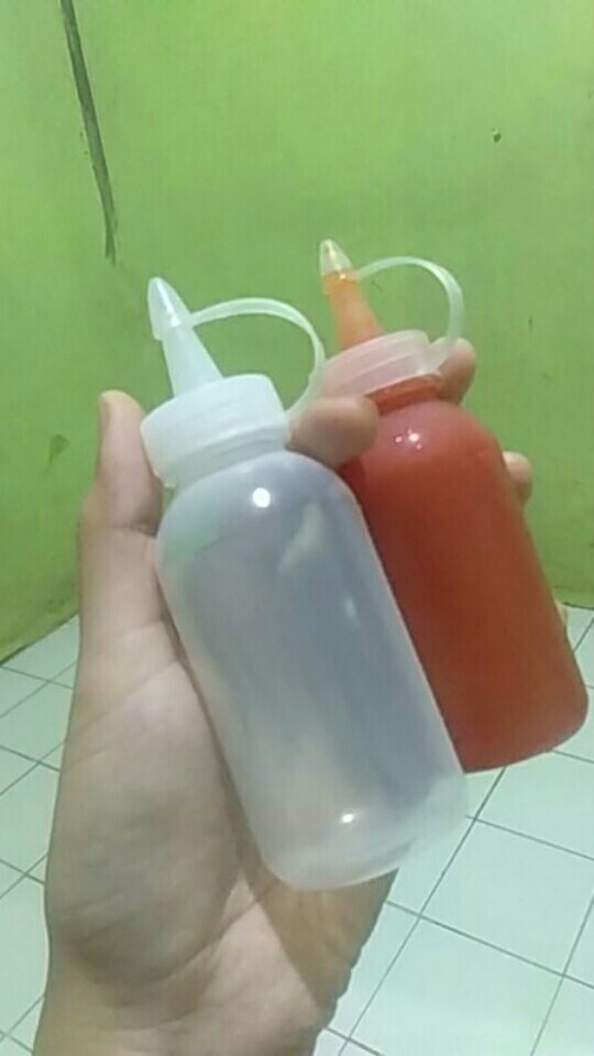 2pcs Botol Dispenser Saus / Kecap / Bumbu Masak Dengan Bahan Plastik Dan Ukuran 100ml