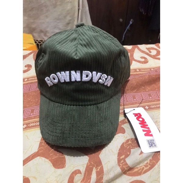 topi rown preloved