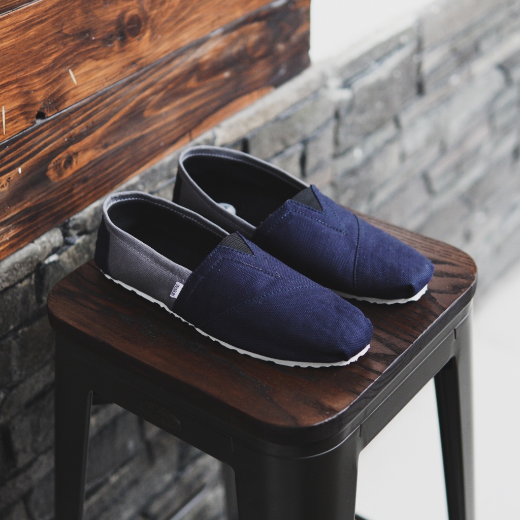 sepatu casual pria wakai biru merah sepatu slop slip on flat formal kerja terlaris