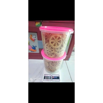 

kembang goyang gurih dan manis