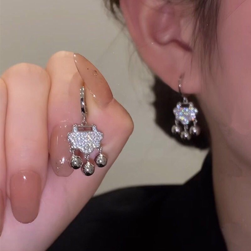 Anting Liontin Lonceng Keberuntungan Gaya China Retro Elegan Untuk Wanita