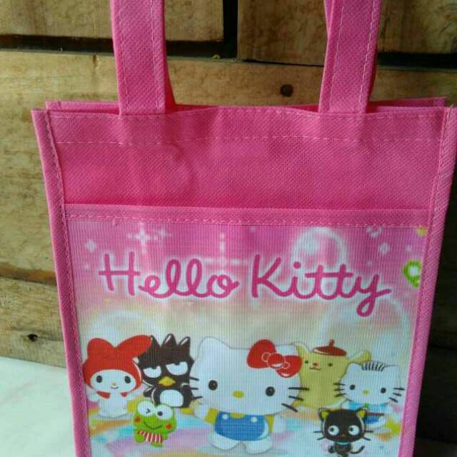 

Goodie bag ultah kantong hello kitty