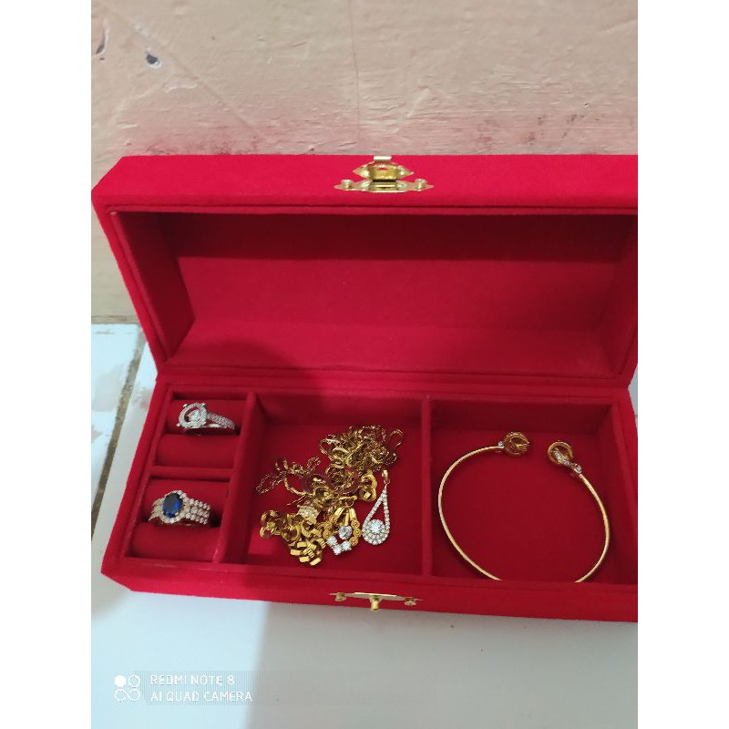 box perhiasan bahan bludru full bisa untuk cincin,anting,gelang,kalung