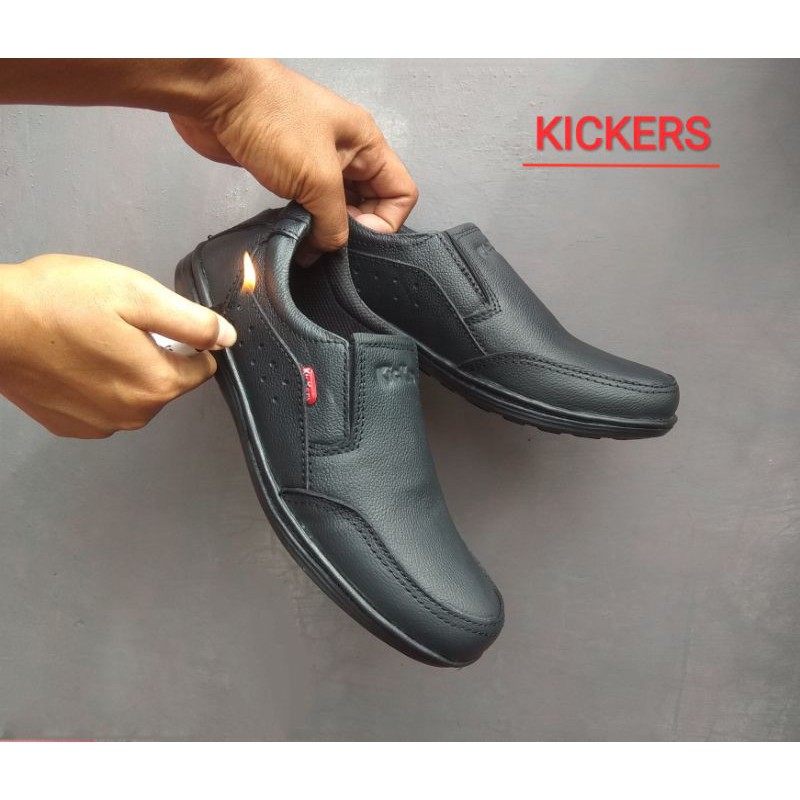 SEPATU PRIA CASUAL KICKERS KULIT