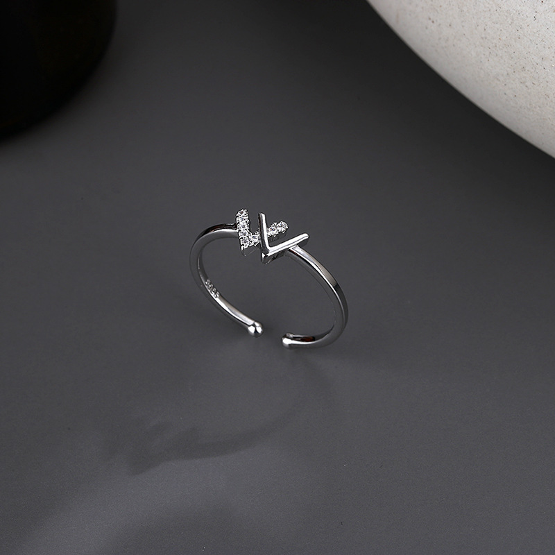 Cincin Model Terbuka Bahan Alloy Warna Silver Desain Huruf W Hias Berlian Imitasi Adjustable Untuk Wanita