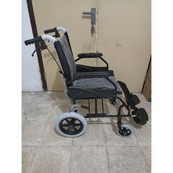 kursi roda travelling merk GEA