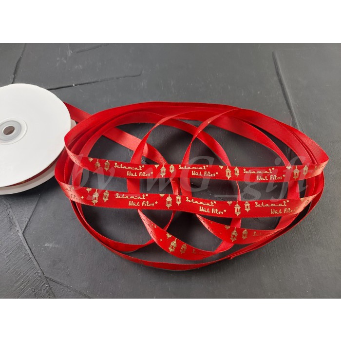 

Pita Idul Fitri - Satin Emboss Emas Motif A; Lebar 1.5 cm; Merah Bata