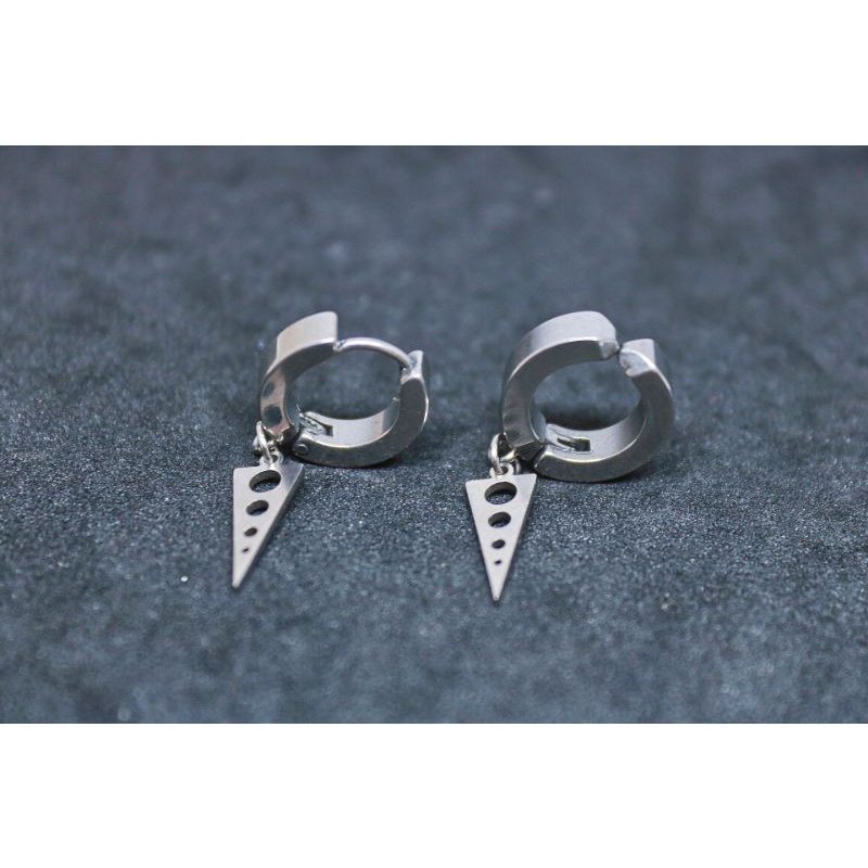 anting titanium model segitiga lancip silver / anting tindik dan jepit / ICH PIERCING