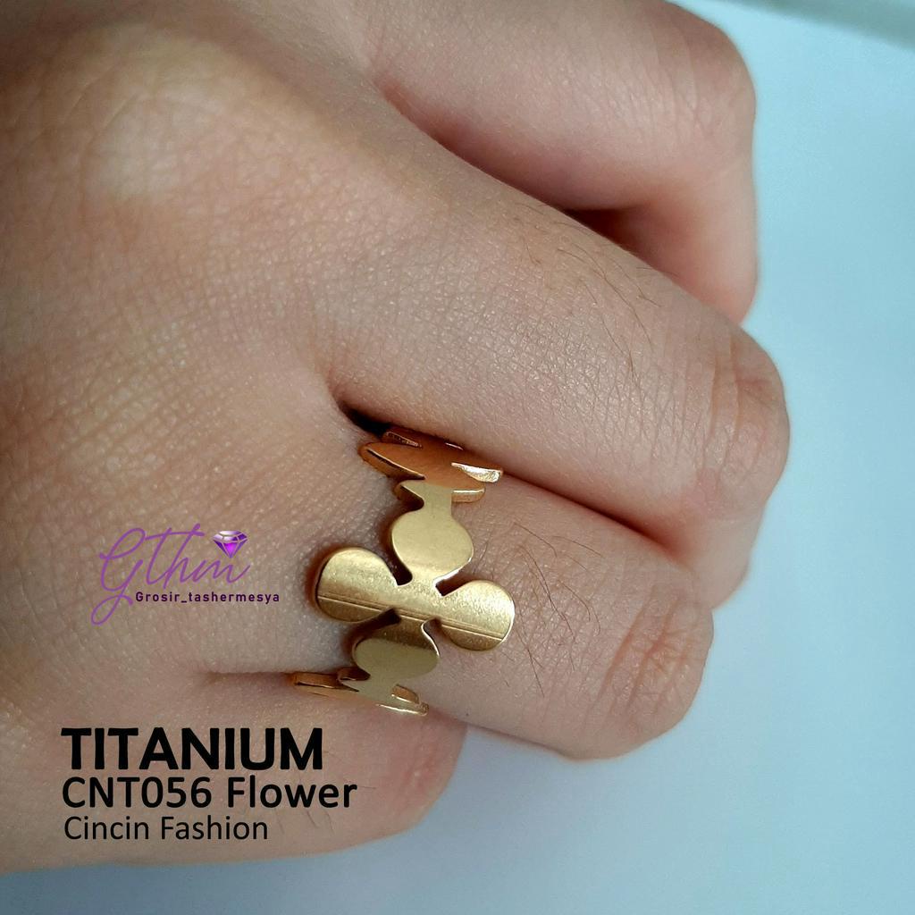 cincin titanium cnt056 motif bunga clover