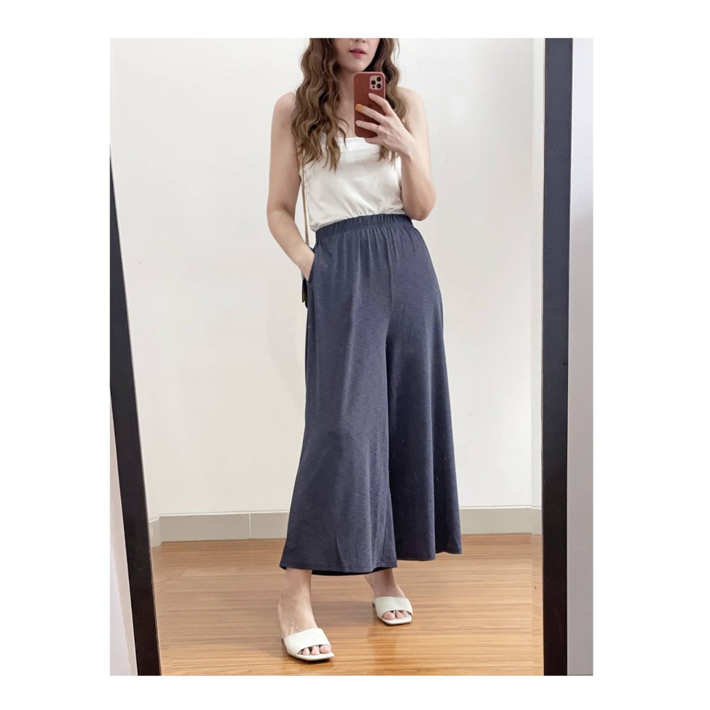 Uniqlo basic stretchy wide cullote pants