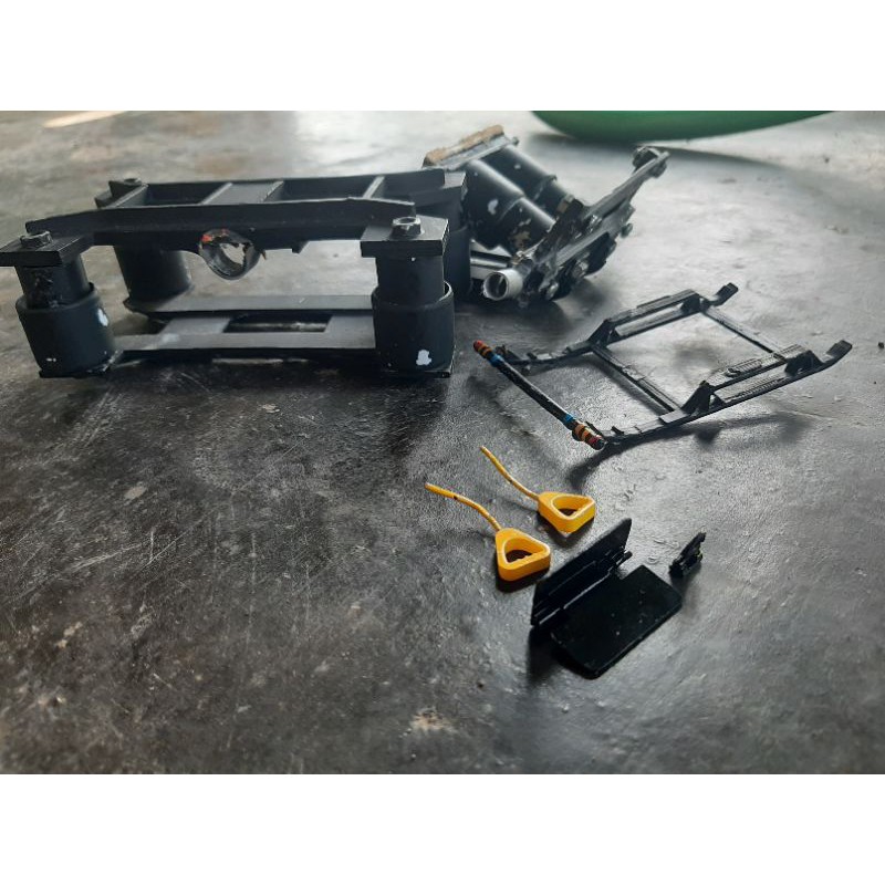 suspensi miniatur bus by byou perbow dan accesorie by egi dwi