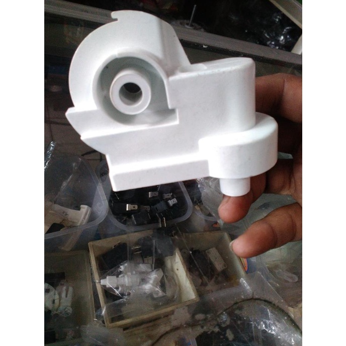 ~~~] leher kipas angin cosmos dinding