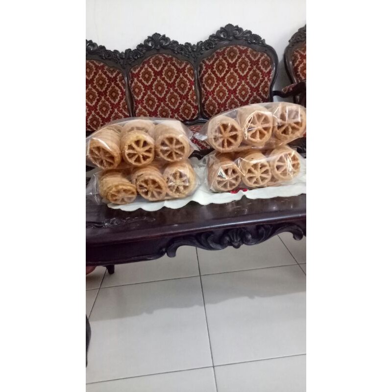 Kue Kembang Loyang Wijen