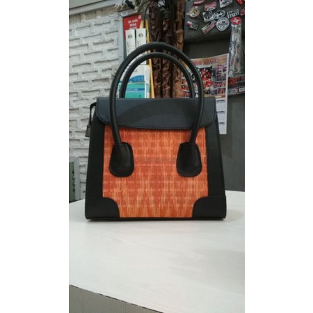 Tas Ulos Premium hasil UMKM Parapat Simalungun