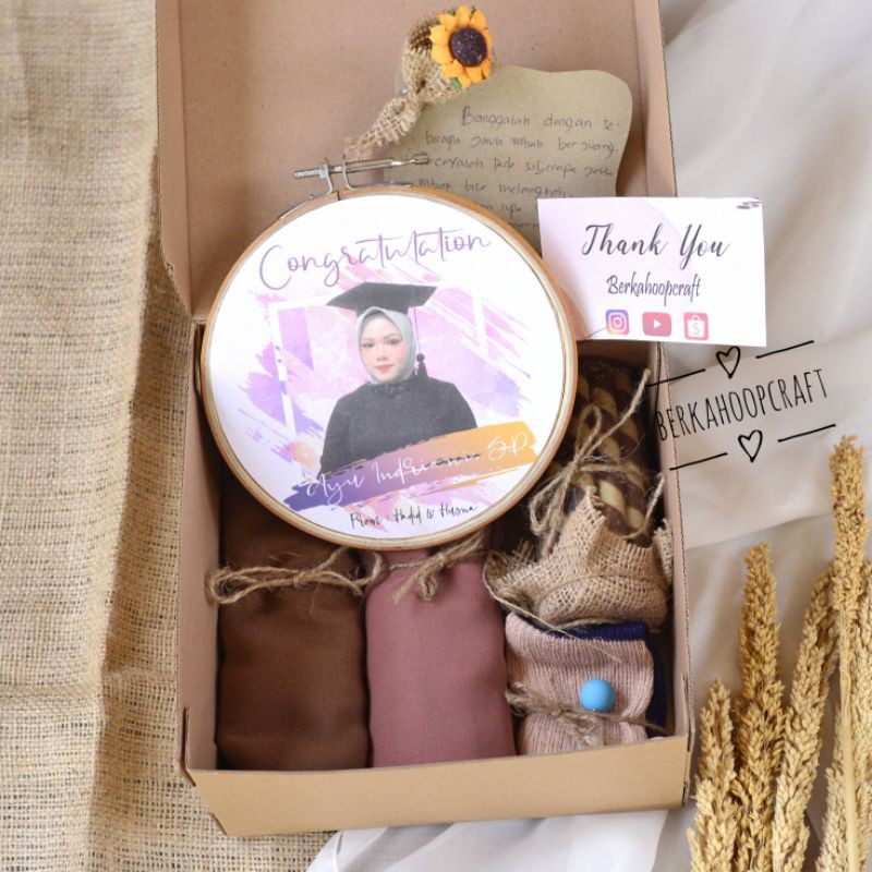 Hampers Hijab Unik Untuk Kado Wisuda dan Ulang Tahun | Shopee Indonesia