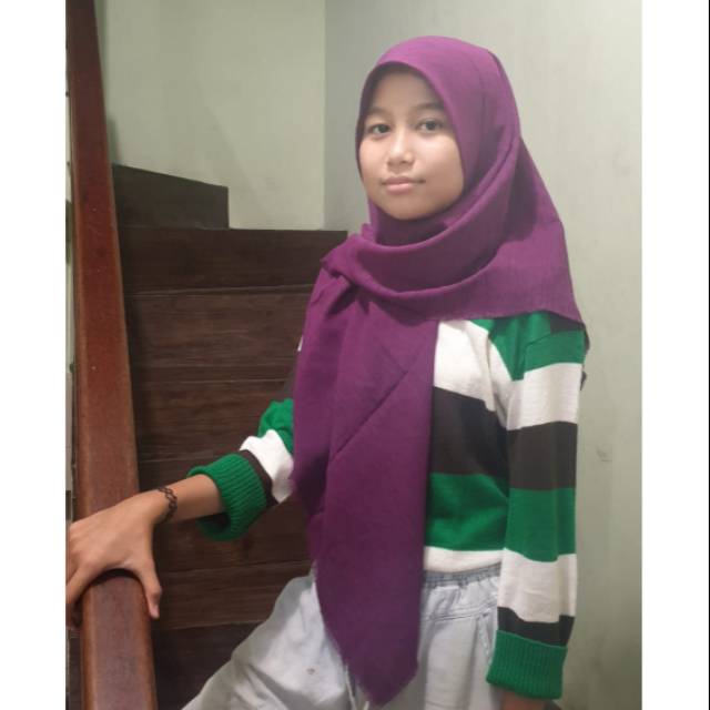 Kerudung saudia segi empat