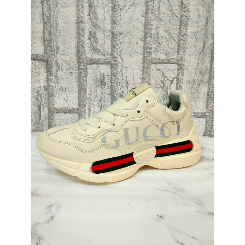 sepatu gucci with box