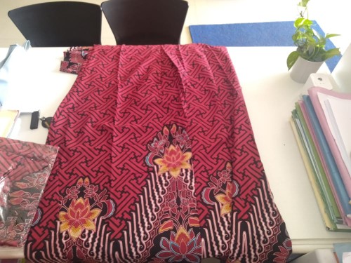 Batik Couple Keluarga Sania Ruffle Ori Ndoro Jowi Dnt Motif Bata Merah