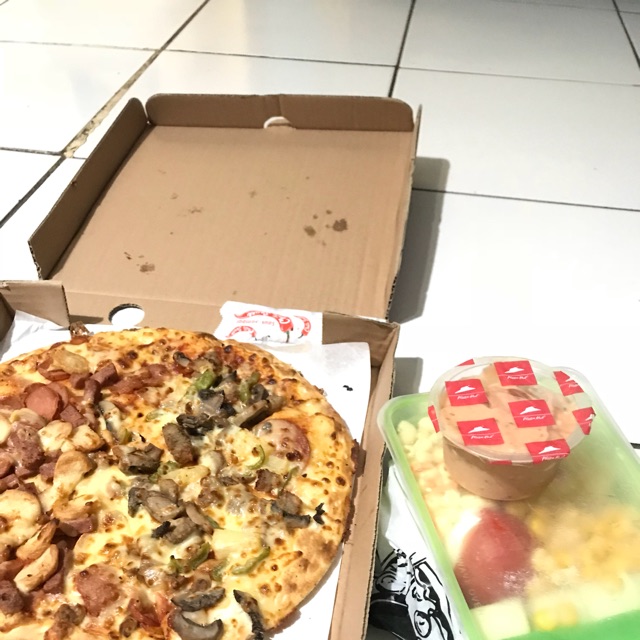

Pizza hut lalalalakaa bsjakandhaksjjajabs smdjoaoaamamambehwjwj