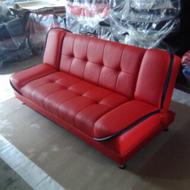 Sofa bed merah list hitam. Free puff 1 dan 2 Bantal