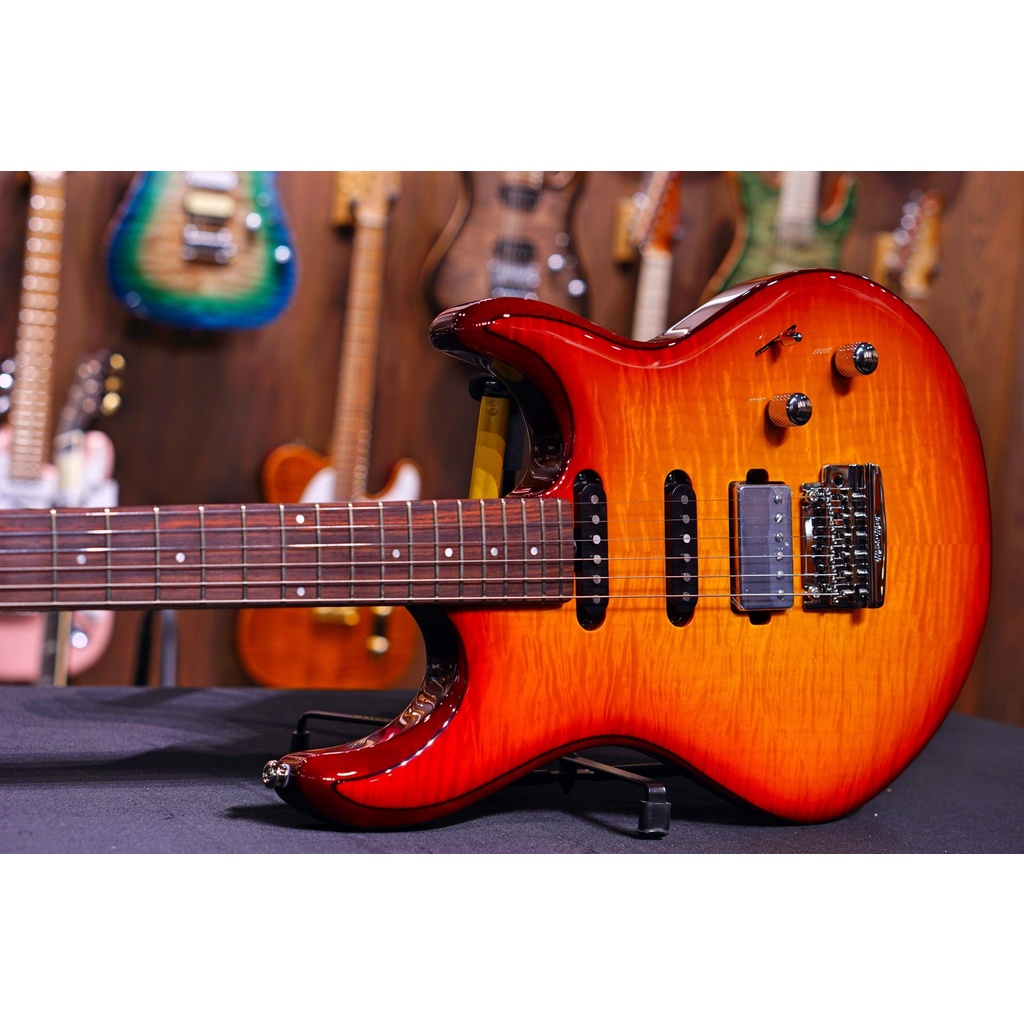 Ernie Ball Music Man Luke III HSS - Cherry Burst flame G98348