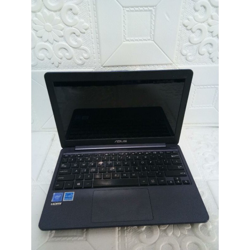 ASUS E203NAH Grey intel/2GB/500GB/Win10 second