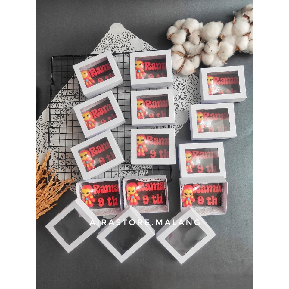 

Coklat Custom Box Souvenir Pernikahan Tasyakuran Ulang Tahun 4 Sekat