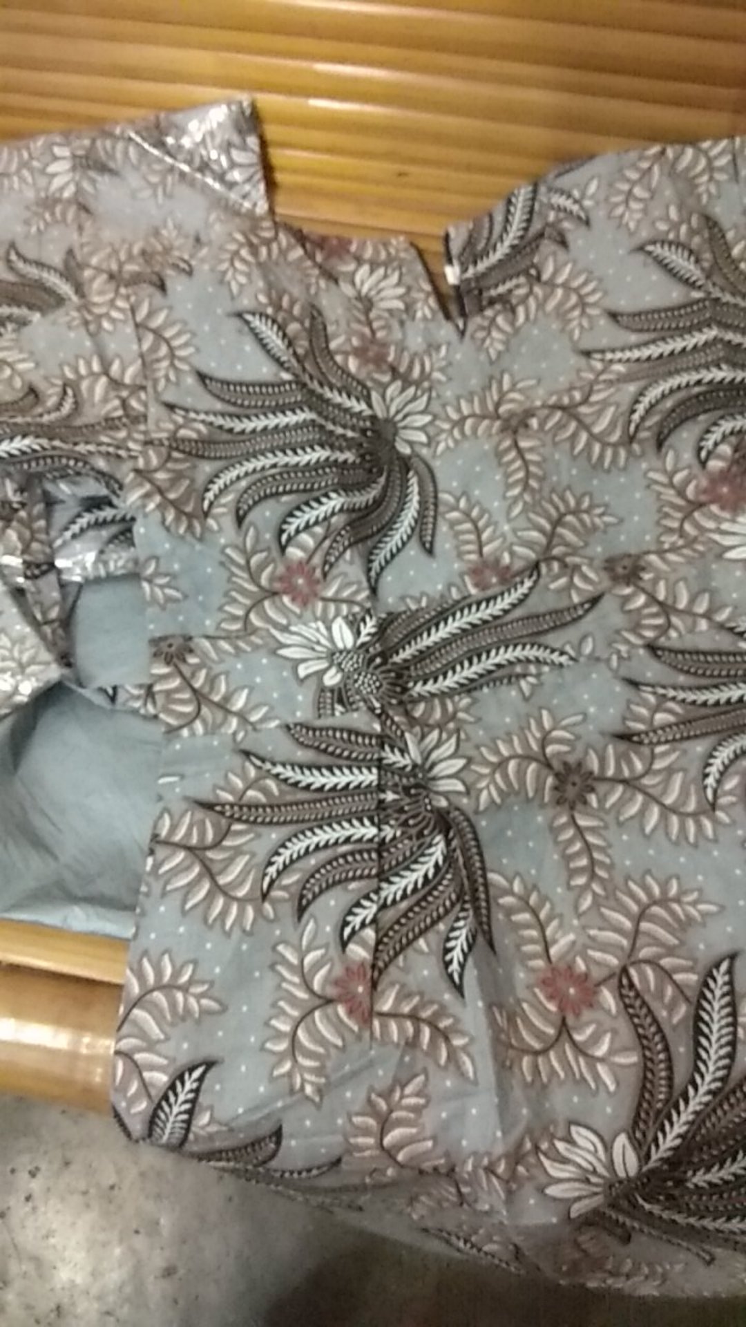 Atasan Batik Couple Abu Pria Wanita Terbaru