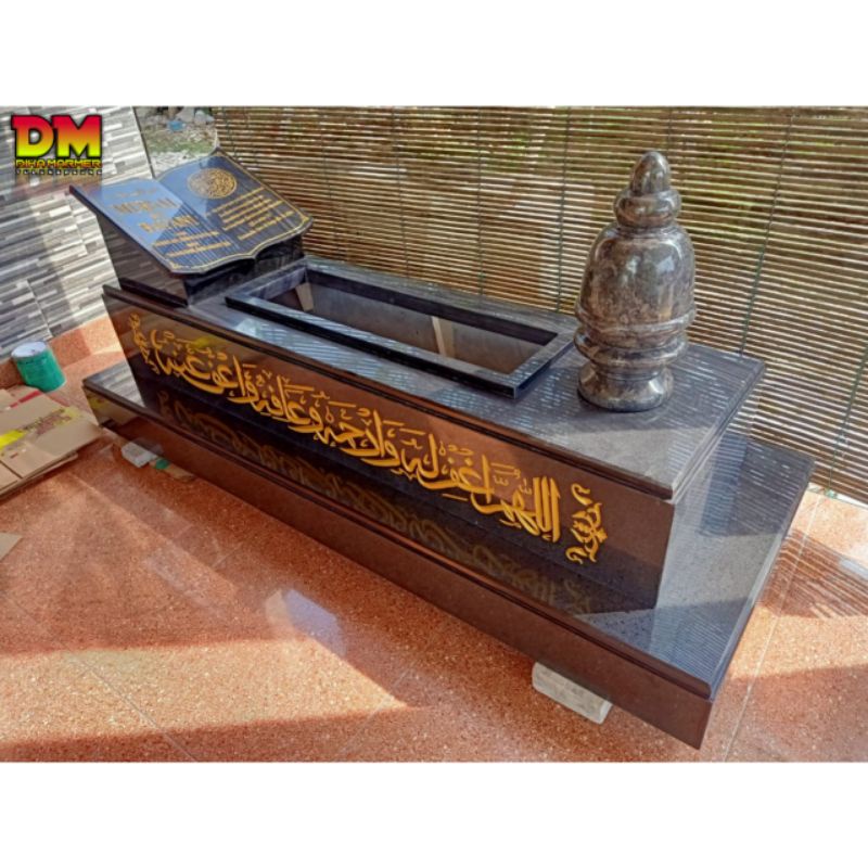 Kijingan Makam Full Ukir Kaligrafi Arab Maesan Model Buku + Maesan Plenton cat Emas Granit Hitam