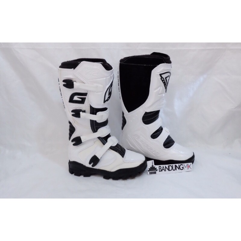 SEPATU BOOTS TRAIL CROSS GORDON type K2