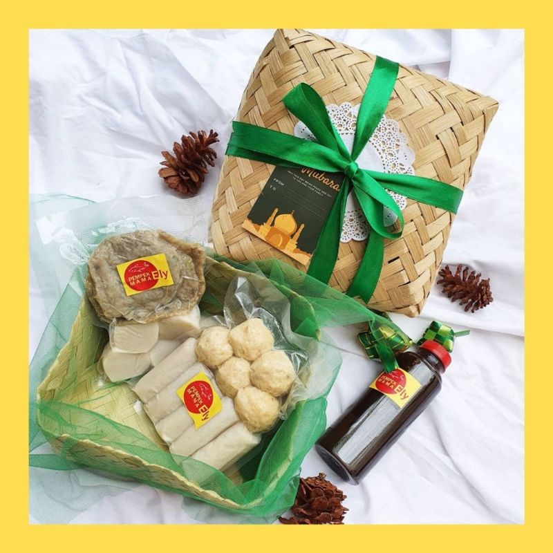 

Hamper ultah / Hampers wisuda / kado ulangtahun / kado wisuda /hampers pempek ASLI IKAN TENGGIRI ENAK HALAL FRESH HOMEMADE TANPA PENGAWET