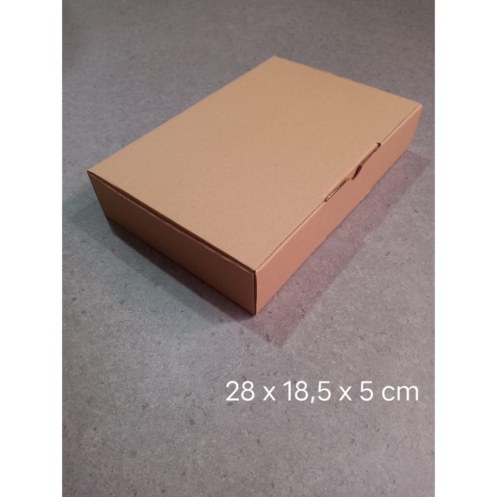 

Kardus 28 x 18,5 x 5 cm --Die Cut dan easy usage--