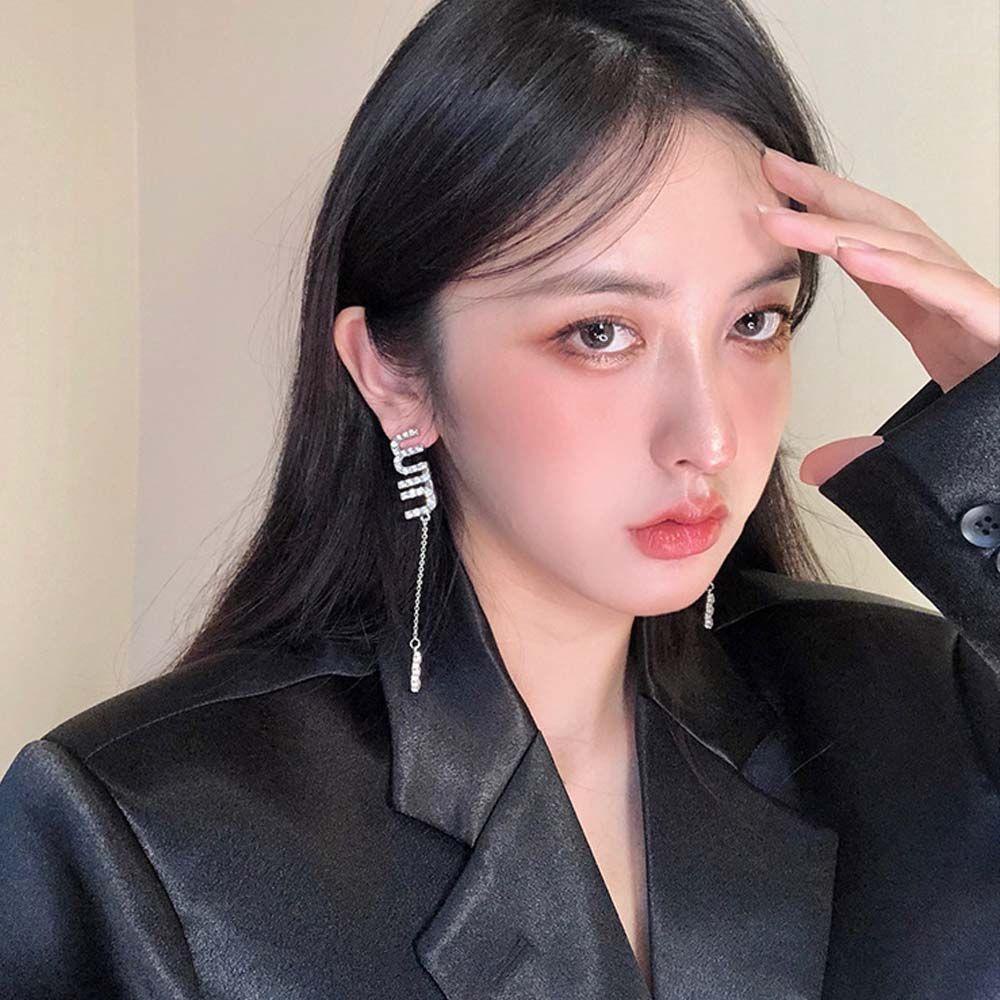 Mxbeauty Menjuntai Anting-Anting Cahaya Mewah Indah Surat Perempuan Geometris Berlian Imitasi Anting Korea