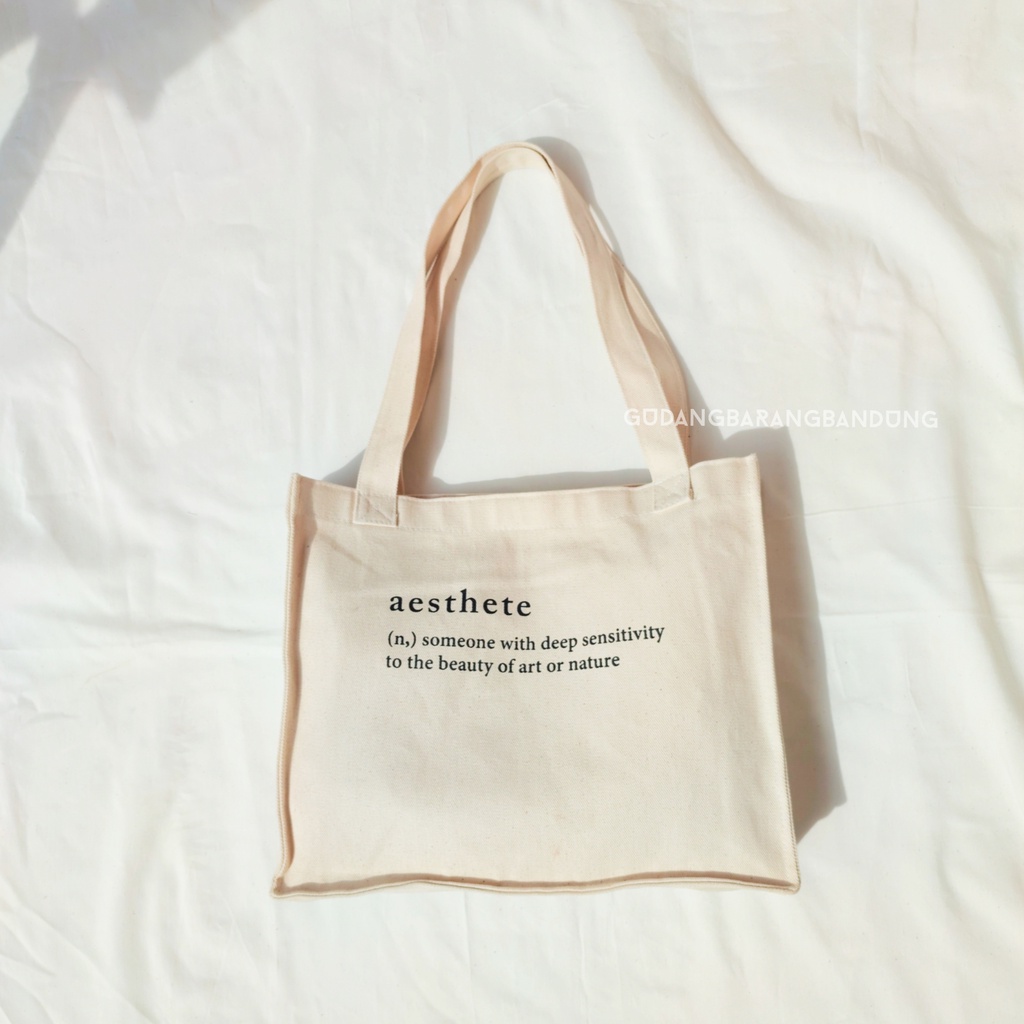 Tote Bag Kanvas dengan Desain Square Aesthetic Gaya yang Memikat untuk Aktivitas Anda!