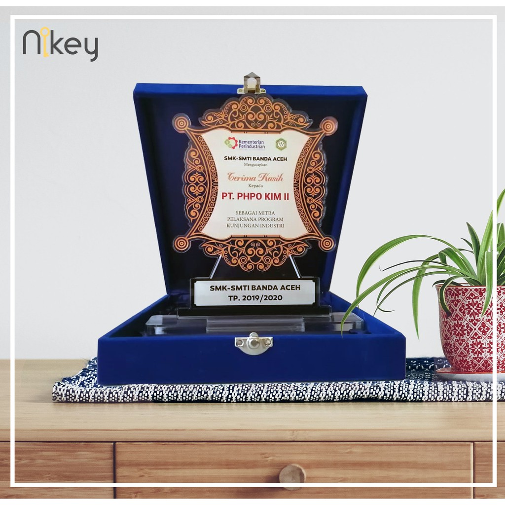 Plakat Penghargaan Custom bahan Akrilik dengan Box Bludru Plakat Penghargaan Custom bahan Akrilik dengan Box Bludru