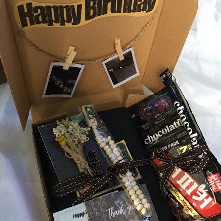 

hamppers box/snackbox/gift box/kado ultah wisuda/kadopacar/wisuda