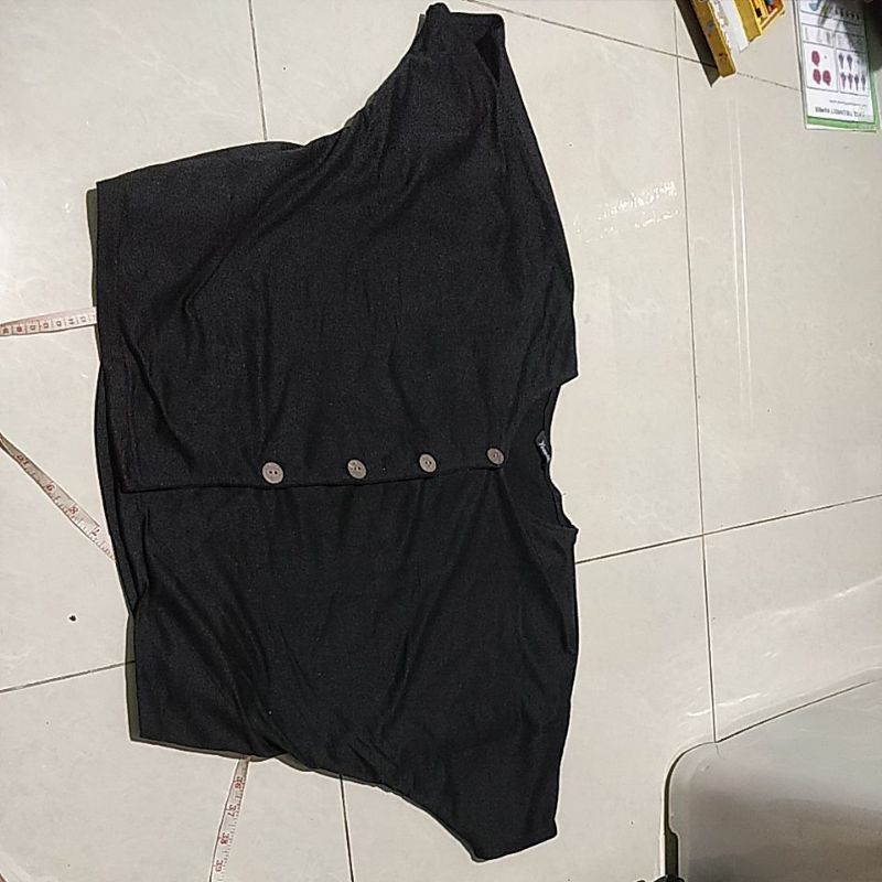 yoenik preloved outer hitam crop